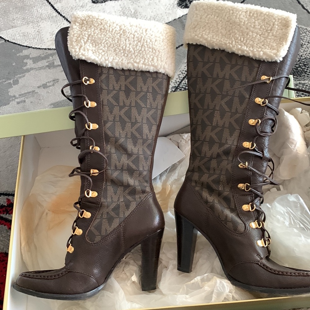 MK Warrior Logo Lace Up Removable Fur Gold Hardware Boot Size 9.5
